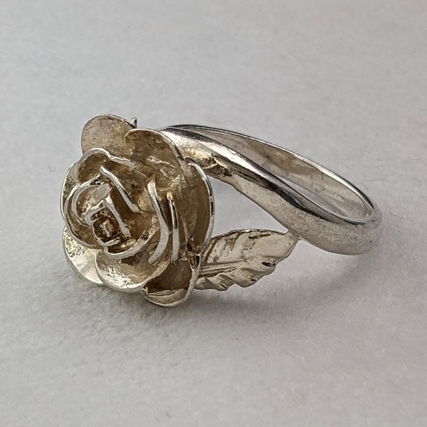 1976 British vintage jewelry rose engraved sterling silver ring